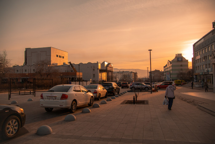 Вид на Театральную площадь со стороны улицы Ленина.