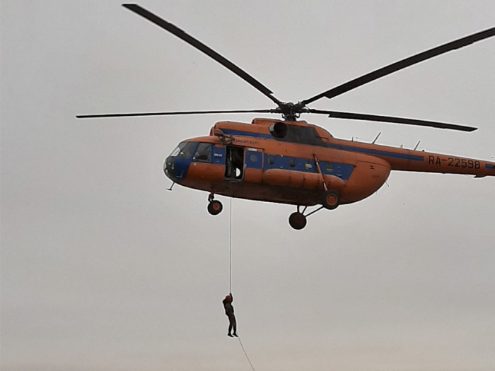 Вертолёты МИ-8 доставляют авиапожарных к местам лесных пожаров в Забайкалье