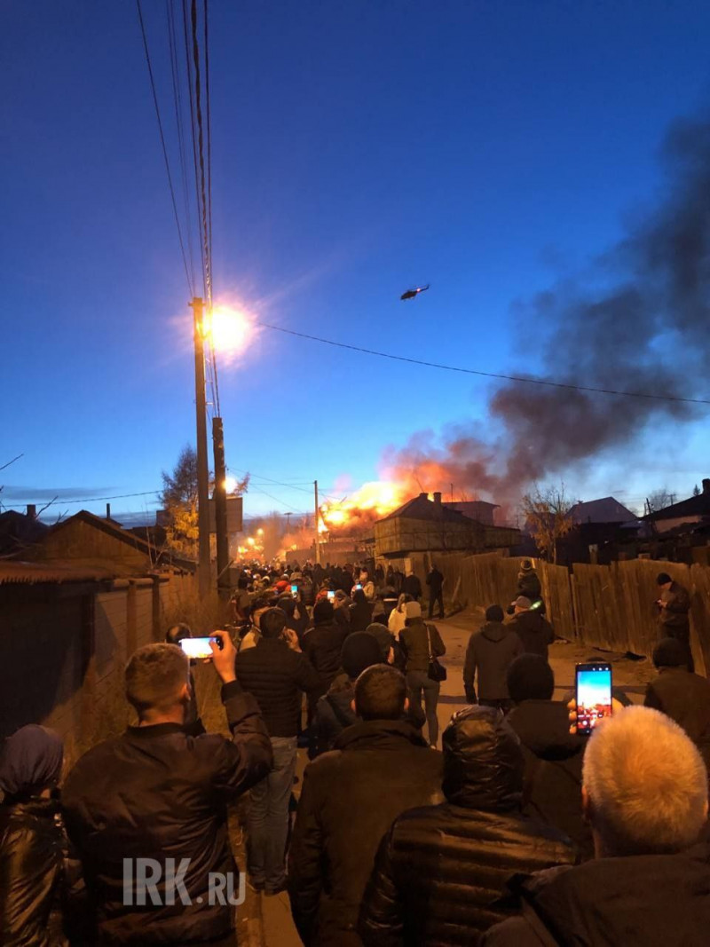 Военный самолёт СУ-30 упал на двухэтажный дом в Иркутске