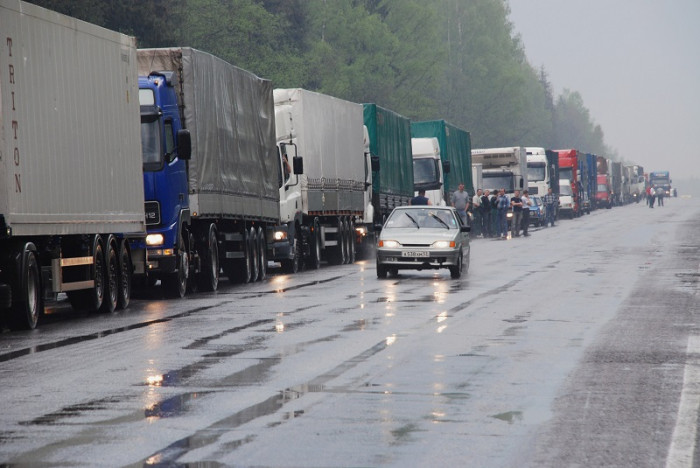 Грузовикам на 2 часа запрещали движение по трассе «Байкал» в Забайкалье