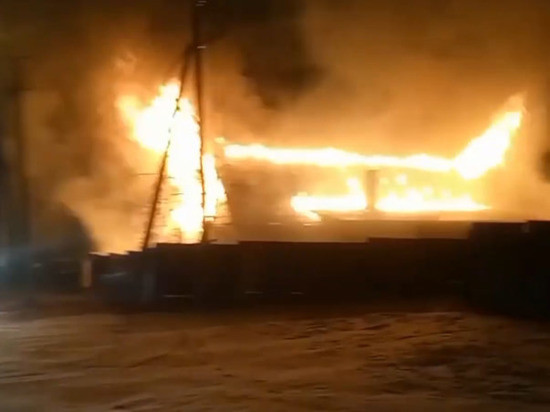 Жилой дом загорелся в Железнодорожном районе Читы