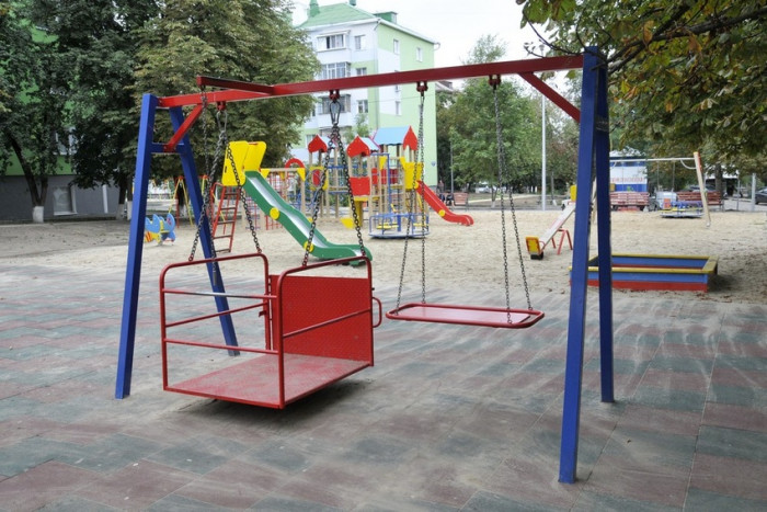 Все детские площадки, установленные в Чите в 2020 году, построили с нарушениями – КСП