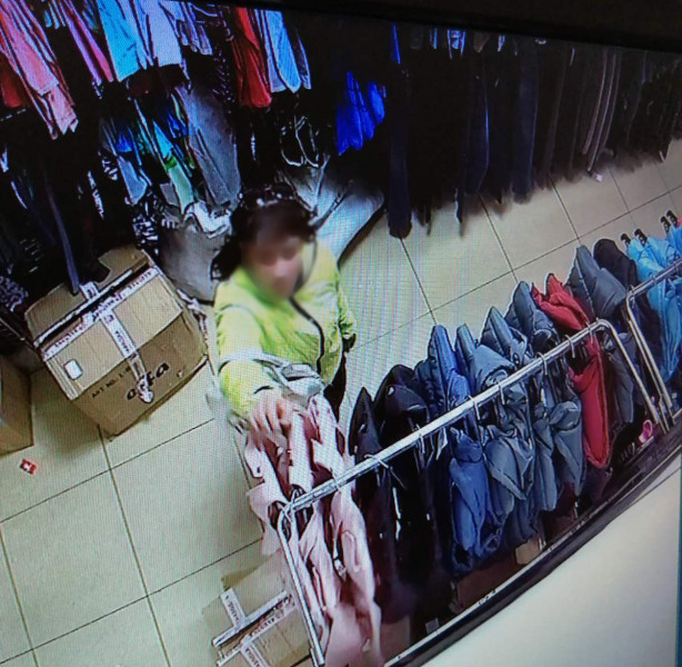 Женщина в Чите померила одежду в магазине и ушла в ней, не расплатившись