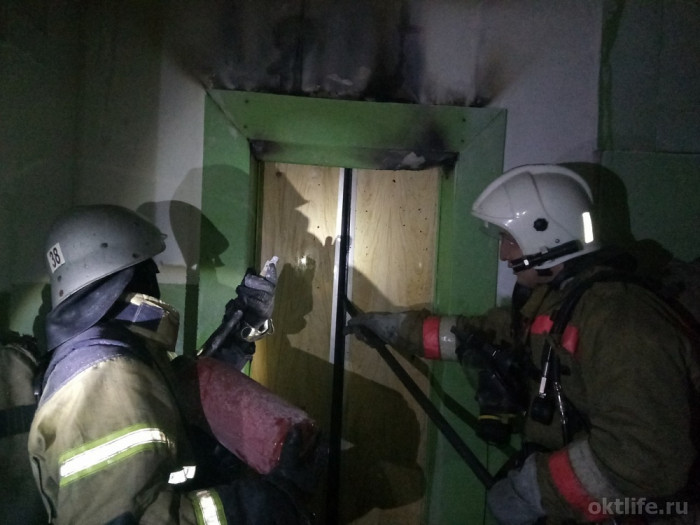 Дверь лифта загорелась в многоэтажке Читы