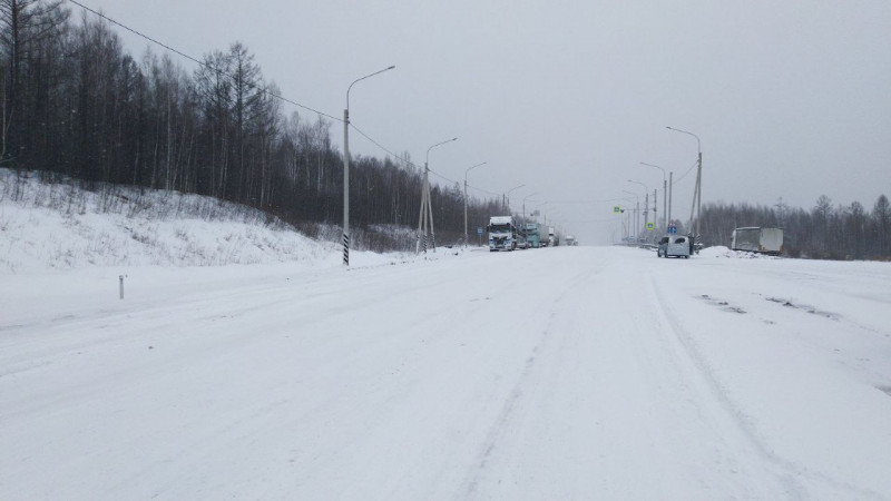 Движение для большегрузов перекрыли на трассе Чита - Иркутск для уборки снега