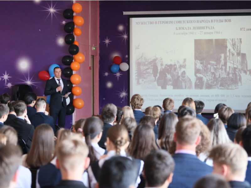 Первый вице-премьер правительства Забайкалья провёл «Урок мужества» для школьников в Чите