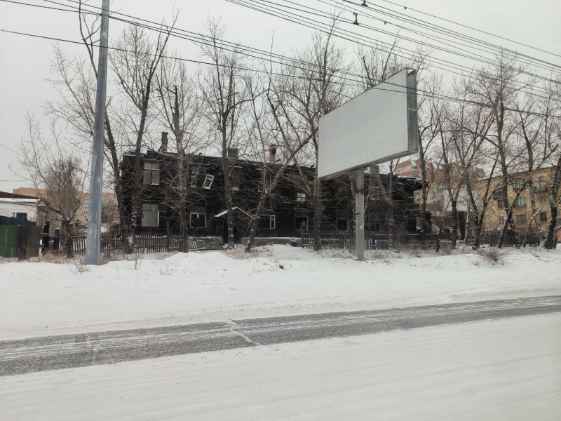 Сгоревший двухэтажный барак на Новобульварной в Чите снесут