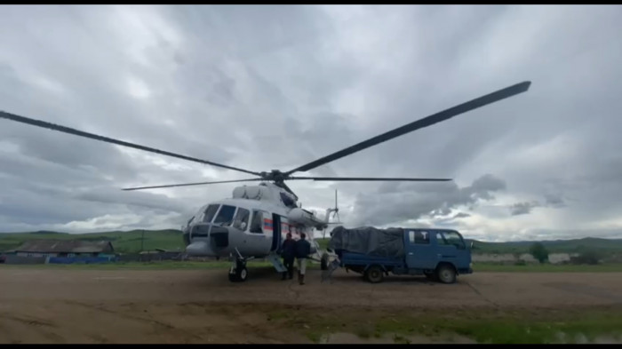 Беременную женщину и 5 мужчин эвакуировали на вертолёте из Балейского района