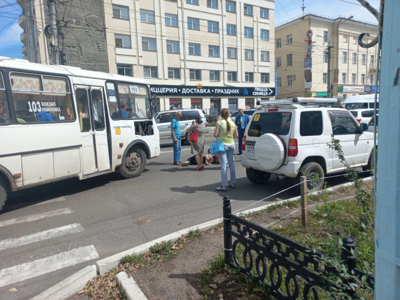 Автобус сбил девушку около площади Ленина в Чите