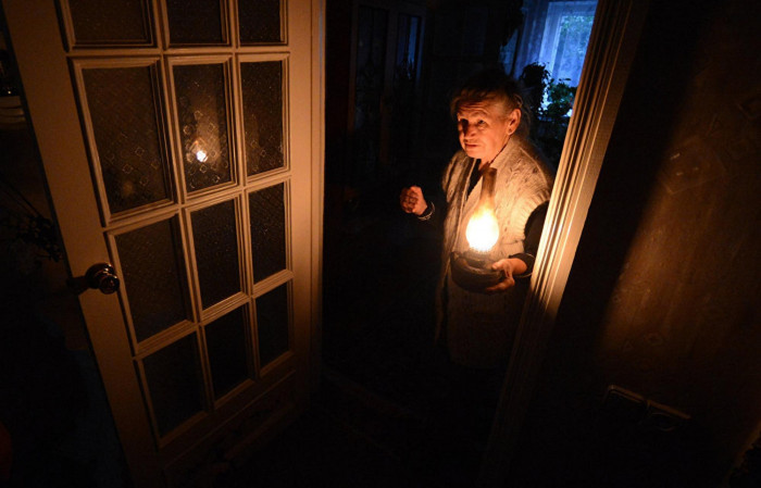 Читаэнергосбыт случайно обсчитал пенсионерку и выключил свет в квартире