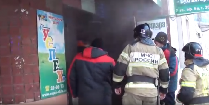 Спасатели из-за порыва трубы эвакуировали воспитанников детского центра в Чите