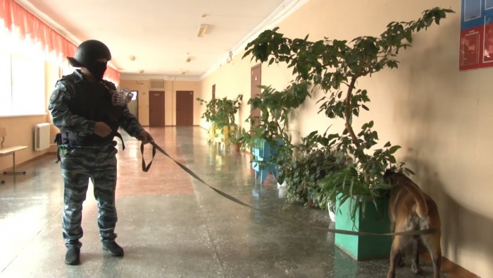 Полицейские проверили школы Читы из-за сообщения об опасном предмете