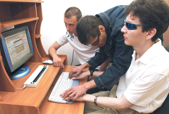 Инвалидам по зрению повысят интернет-грамотность в Забайкалье