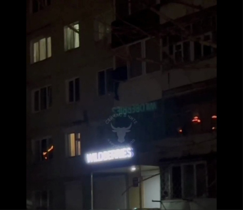 Мужчина на КСК вскарабкался по балконам и залез в квартиру – видео