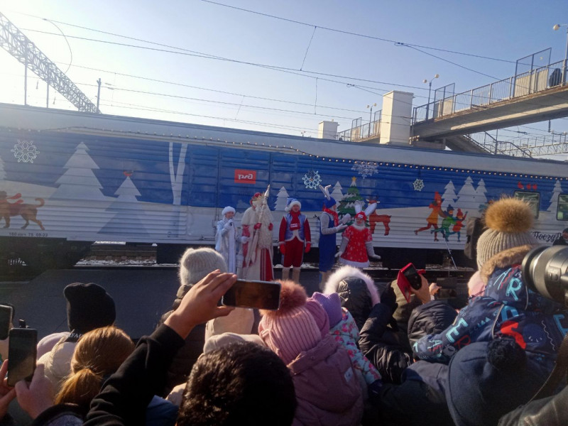 Поезд Деда Мороза приехал в Читу