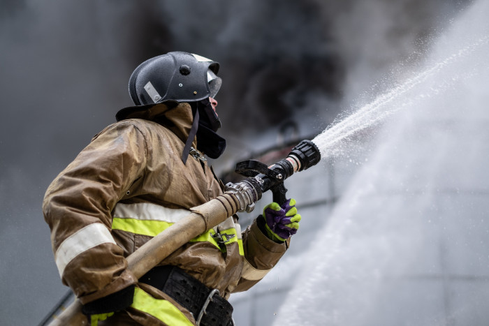 Пожарные потушили дом в районе МЖК в Чите