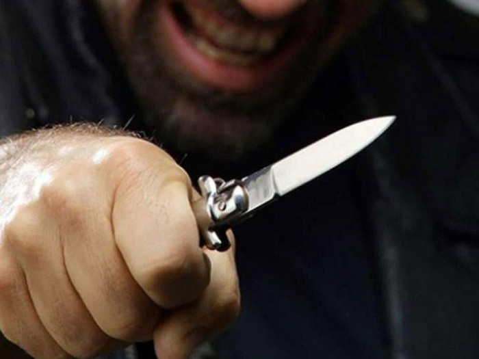 Житель Забайкалья напал с ножом на инвалида и украл у него часть пенсии