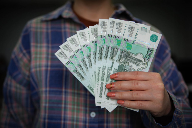 Более 263 миллионов рублей выплатили работающим мамам в Забайкалье в этом году