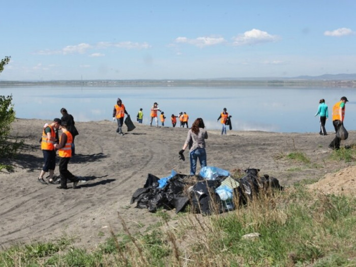 Более 80 кубометров мусора вывезено за 2019 г. с берегов трёх озер Забайкалья