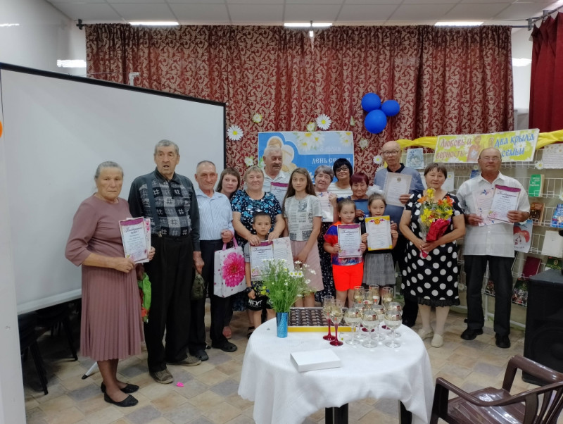 Семьи Забайкальского края получили медали «За любовь и верность» в День семьи, любви и верности