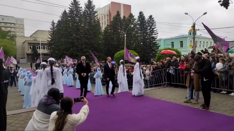 Ревякин, Михайлов и другие гости ЗМКФ прошли по прощальной Багуловой дорожке в Чите