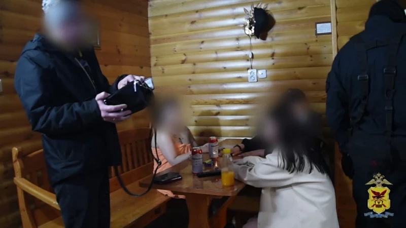 Организатора сети интимных услуг, состоящей из 30 девушек, задержали в Чите (ВИДЕО)