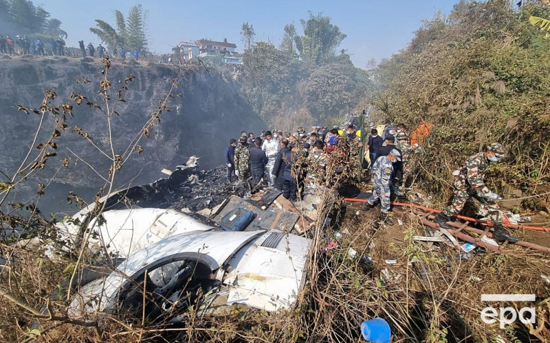 Видео падения самолёта в Непале с 4 россиянами на борту выложили в Сеть 