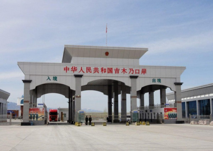 Китай закроет проезд для легковых автомобилей после открытия границы