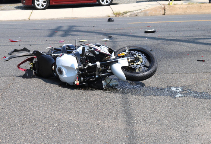Водитель Toyota сбил мотоциклиста на одной из улиц Читы