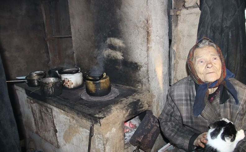 Замерзающая пенсионерка из села Бура обратилась за помощью в покупке дров