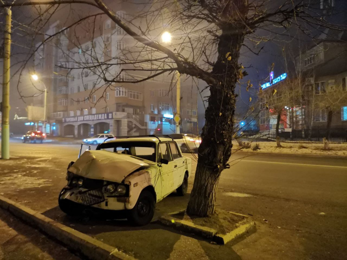 Разбитую машину бросили в центре Читы