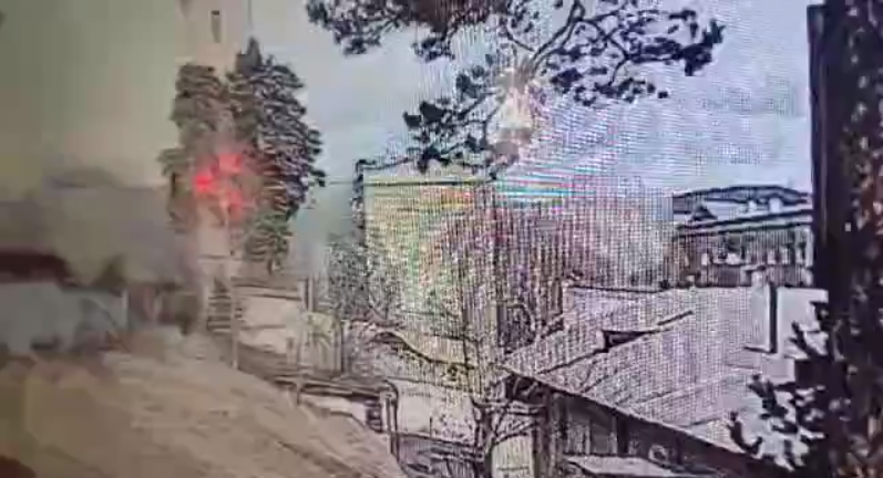 Момент взрыва дома в Антипихе попал на  видеозапись