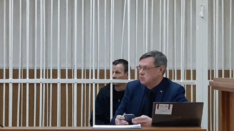 Вячеслав Родионов за спиной своего адвоката из Москвы. Фото: ZabNews