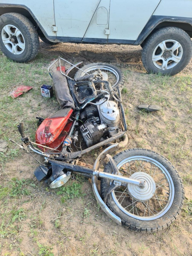 УАЗик в Забайкалье сбил 15-летнего на советском мотоцикле