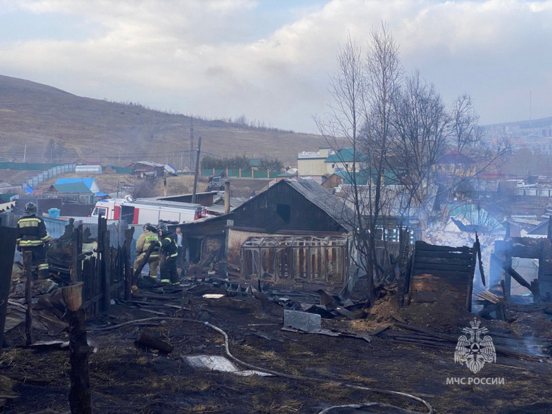 Пожар на Титовской сопке потушили спустя два часа