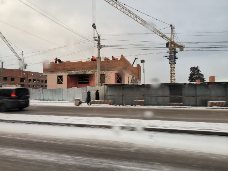 Крышу оставшегося здания кукольного театра начали обустраивать в Чите