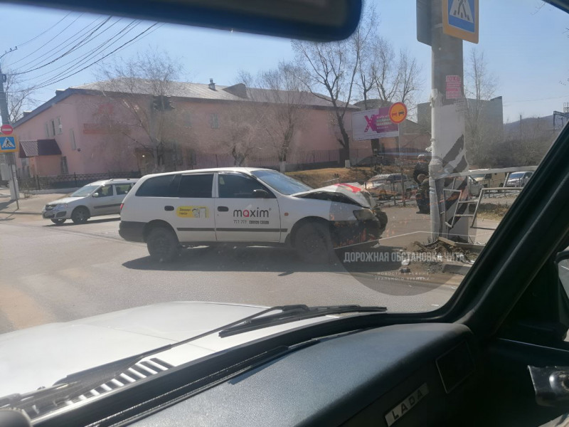 Водитель такси наехал на женщину в центре Читы