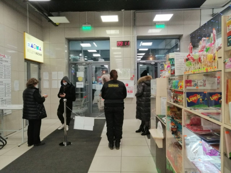 Осипов разрешил забайкальцам входить в ТЦ без QR-кода для покупки продуктов и лекарств