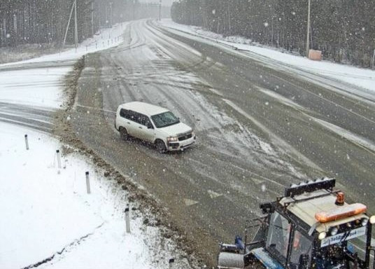 Движение на участке трассы «Амур» перекрыли из-за мокрого снега в Читинском районе