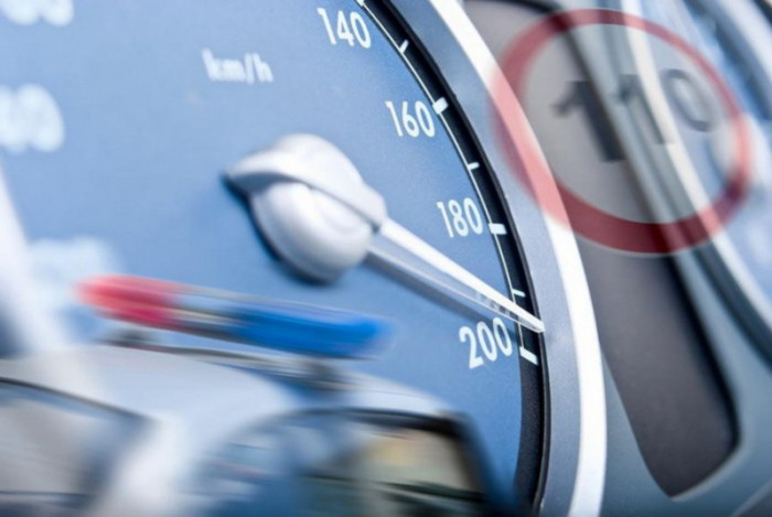 Снижение нештрафуемого порога превышения скорости с 20 до 10 км/час обсуждают в правительстве РФ