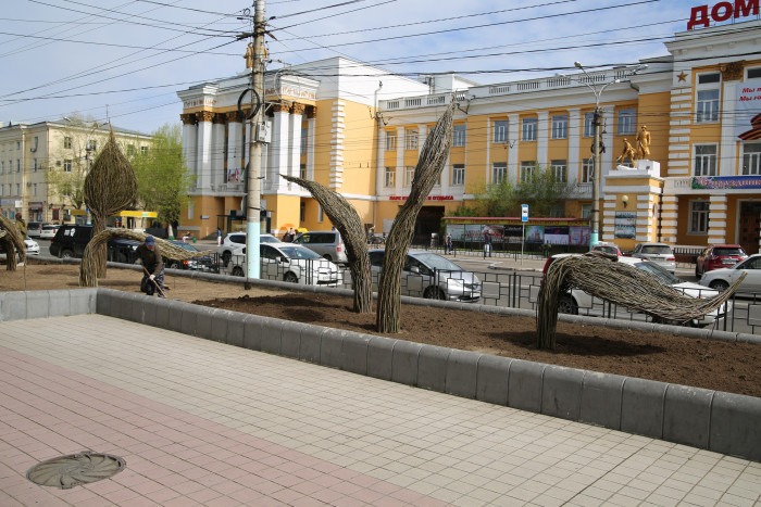 Ивовые скульптуры напротив Дома Офицеров в Чите убрали 12 мая