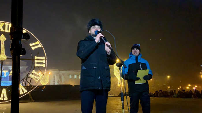 Осипов поздравил забайкальцев с Новым годом на площади Ленина в Чите (видео)
