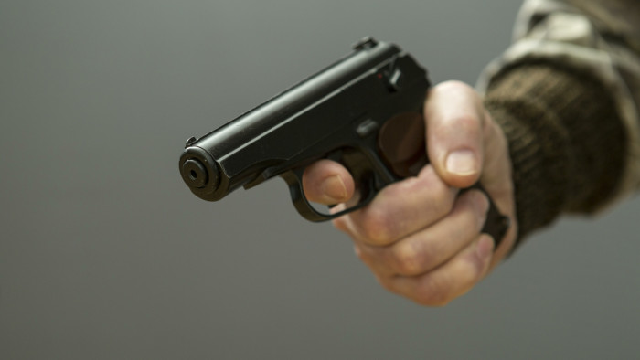 Двух человек ранили из травматического оружия в пригороде Читы