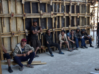Полиция поймала более 30 нелегальных мигрантов на стройке в Чите