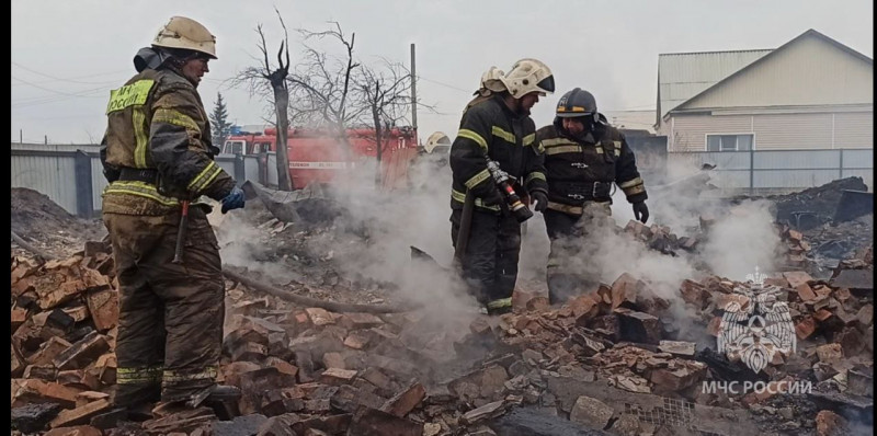 Потерявшие в пожаре имущество жители Борзи в Забайкалье получили по 100 000 рублей