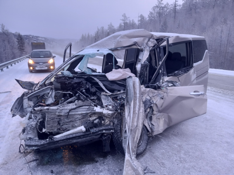 Водитель Nissan попал в реанимацию после ДТП с фурой на трассе Чита – Хабаровск