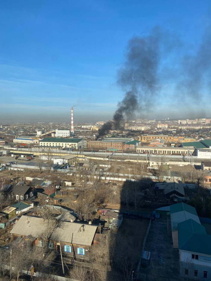 Столб дыма возле тепловозоремонтного завода в Чите появился из-за контролируемого сжигания мусора