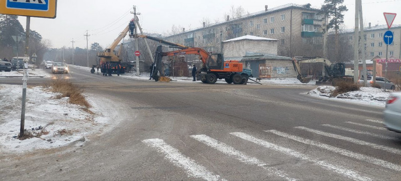 Магистральный трубопровод прорвало на перекрёстке Матвеева и Курнатовского в Чите