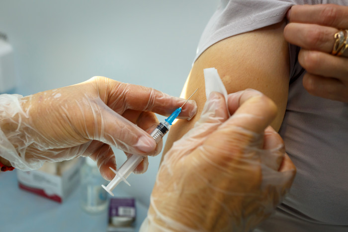 Главный анестезиолог Забайкалья назвал 5 случаев, когда вакцина против COVID-19 может не сработать