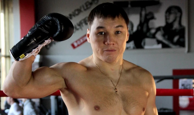 Чемпион мира по боксу Руслан Проводников на пресс-конференции в Чите прочитал стихи
